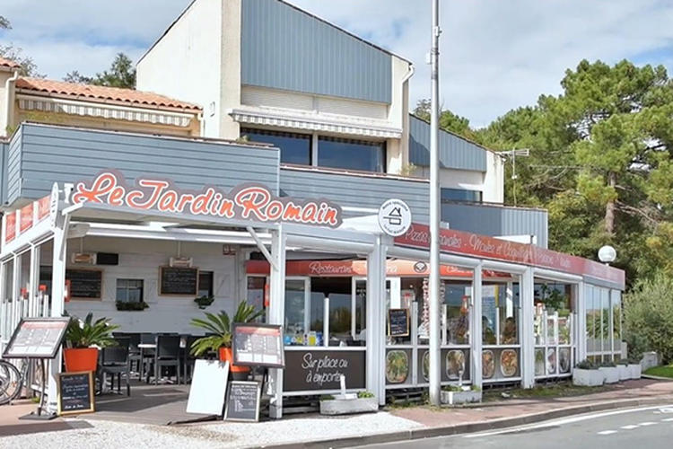 Le restaurant Le Jardin Romain propose des spécialités françaises et italiennes